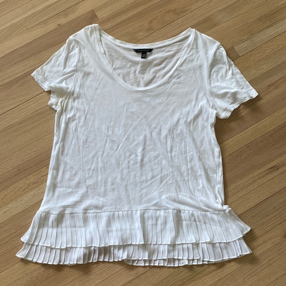 GUC Banana Republic Scoop Neck Tunic T-Shirt with Ruffles Bottom - Picture 3 of 3